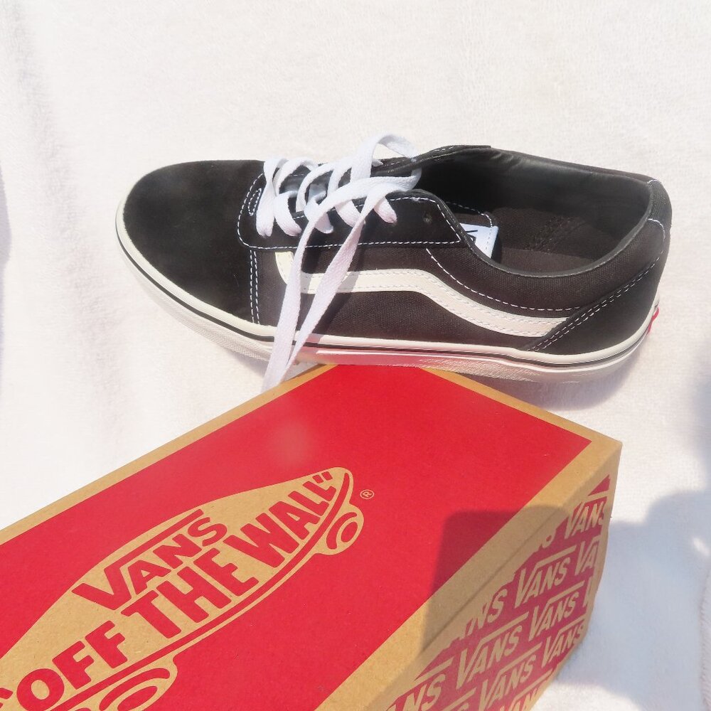 NIB Vans Ward Youth 6.5 Black Lace up